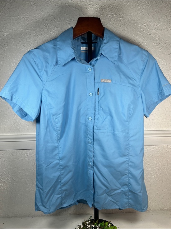 Columbia Tops - Columbia Omni-Shade Light Blue Short-Sleeve Button-Down Shirt Woman’s Size M